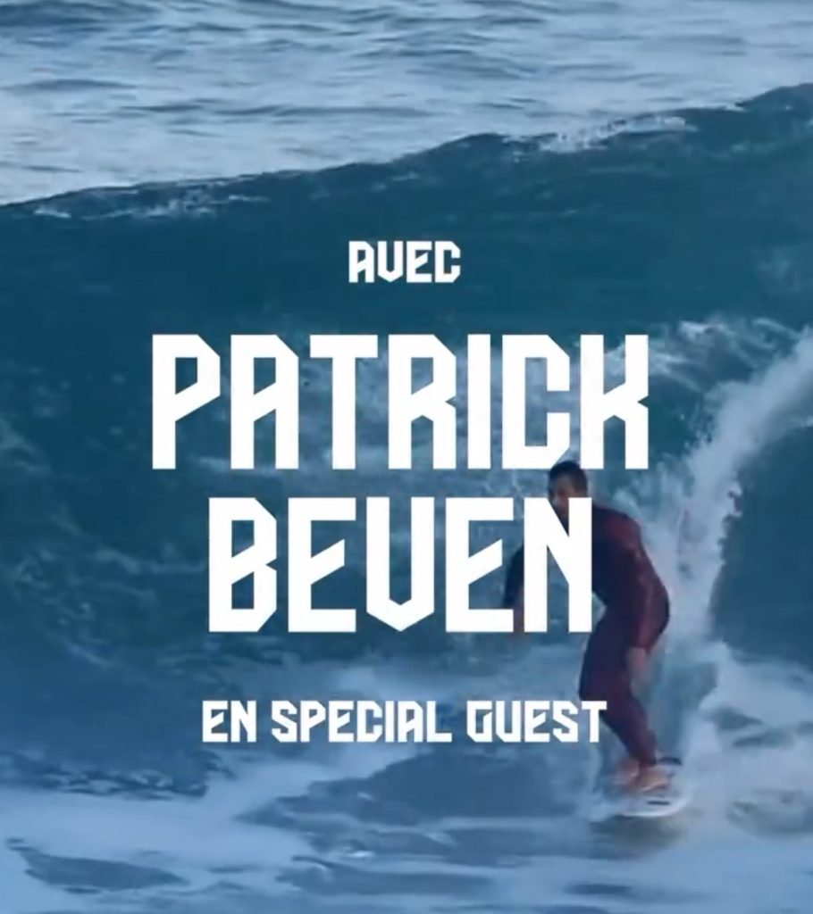 shapers-club- Un surfeur surfe sur une grosse vague dans l'océan. Texte superposé : « Avec Patrick Beven en invité spécial pour la finale du Shapers Club. ». -surf